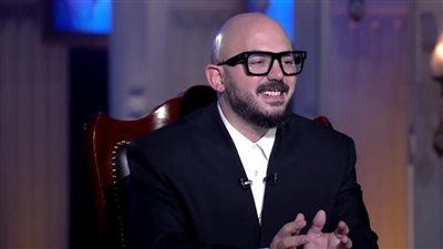 محمود العسيلي: الحياة لازم تستمر برغم أحداث غزة.. وشيرين بتعافر عشان ترجع للقمة