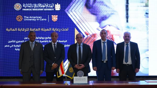 جانب من التوقيع