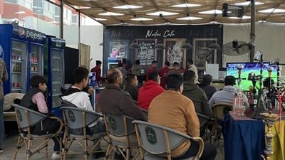 المقاهي كاملة العدد.. فرحة عارمة بفوز الأهلي في الأقصر | صور