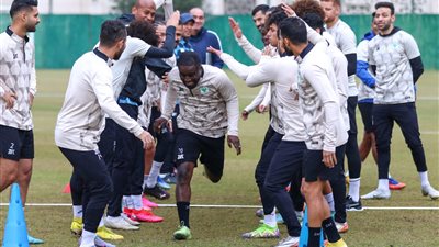 المصري يحتفل بعيد ميلاد النيجيري إيزي إيميكا في التدريبات | صور