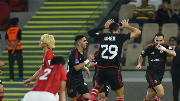 لاعبو الأهلي في مباراة