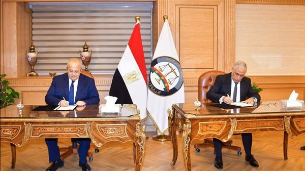 جانب من توقيع البروتوكول