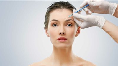 موسم شد الوجه.. البوتوكس وشفط الدهون هدايا الأزواج في عيد الميلاد