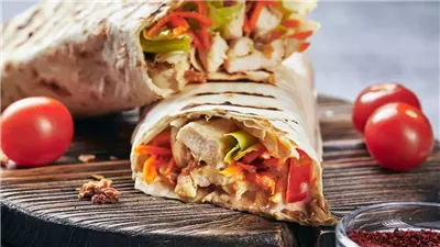 طريقة عمل شاورما الفراخ زي المحلات.. 12 سرًا تخفيه عنك مطابخ المطاعم 