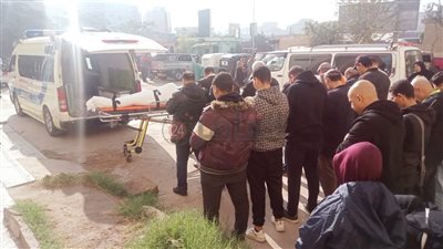 لحظة خروج جثمان المدير الإداري لنادي الترسانة من مستشفى المحلة استعدادا لدفنه | صور