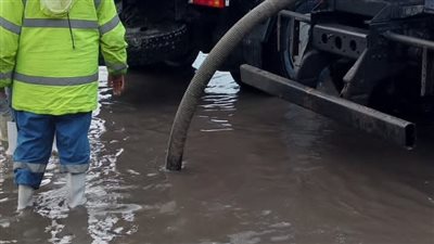 يهدد سلامة سكانه.. النيابة الإدارية تستجيب لشكوى مواطن بتراكم مياه الصرف الصحي حول مسكنه بالحوامدية 