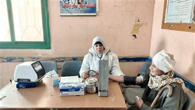 توقيع الكشف الطبي على 1646 حالة خلال قافلة مجانية بالمنيا