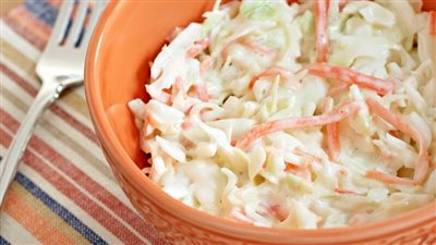 زي المطاعم.. طريقة عمل سلطة الكول سلو.. مقادير وصفة فاطمة أبو حاتي ونادية السيد 