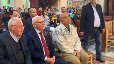 محافظ بورسعيد يزور عددا من الكنائس ويهنئ الكاثوليك بعيد الميلاد المجيد | صور
