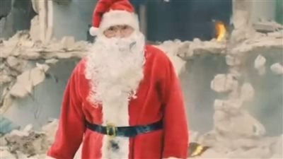 سانتا كلوز ملطخ بالدماء.. معتز عزايزة يكشف الوضع الحالي في غزة: الأطفال لا ينتظرون بابا نويل