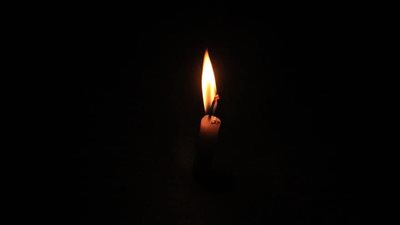 والدتهم أشعلت شمعة ونامت.. مصرع صغيرين في حريق منزل بالفيوم| بث مباشر 