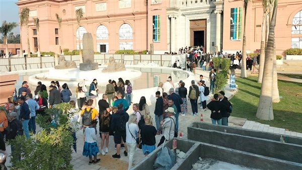 إقبال كبير من الزائرين