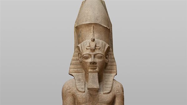 تمثال ضخم للملك رمسيس