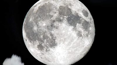 يشاهد طوال الليل.. آخر بدر في 2023 يزين سماء الوطن العربي