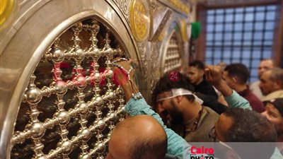 نفيسة العلم.. آلاف المصريين يحتفلون بالليلة الختامية لمولد السيدة نفيسة 