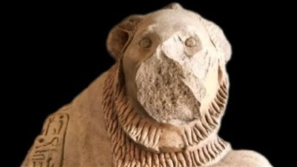 تمثال من الحجر الجيري