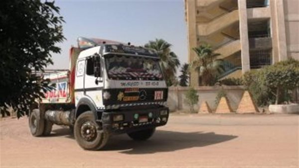 سيارة نقل قلاب 