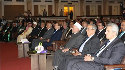 تقديرًا لمجهوداته.. وزير التعليم العالي يكرِّم مفتي الجمهورية في عيد العلم الـ 18| صور 