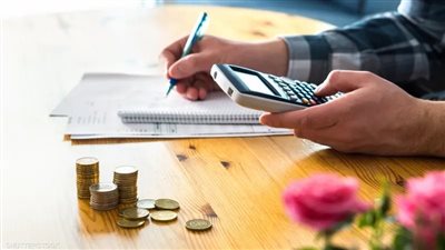 الصدمة المالية المفاجئة في منتصف العمر تزيد من خطر الإصابة بالخرف | دراسة 