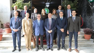 محافظ المنوفية يعقد اجتماعًا لمناقشة تنفيذ المبادرة الرئاسية للعناية بالأم والجنين