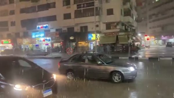 سقوط أمطار على مدينة