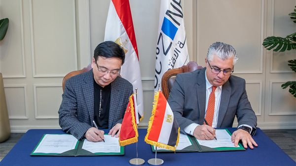 توقع عقد مشروع شركة