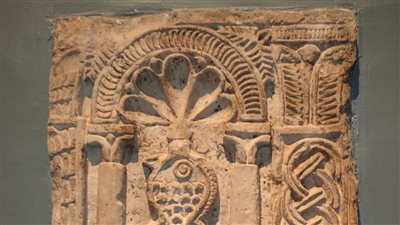 متحف الأقصر يعلن عرض لوحة من الحجر الجيري تعود إلى العصر القبطي 