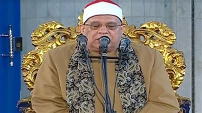بحضور وزير الأوقاف والمفتي.. قارئ قرآن الجمعة ينسى آيات خلال بث الشعائر ونقيب القراء يعلق