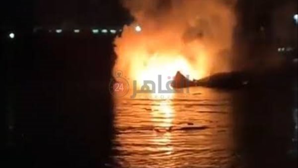 حريق مركب بطور سيناء