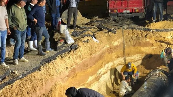 كسر ماسورة مياه بالعبور