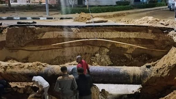 إصلاح خط مياه مدينة