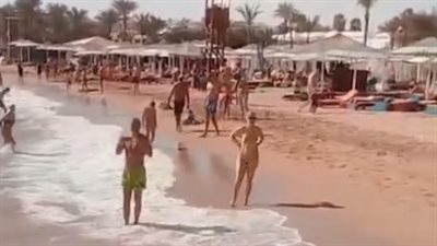 إقبال السياح على شواطئ شرم الشيخ قبل ساعات من احتفالات رأس السنة | بث مباشر