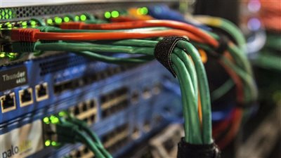 ملياردير عربي يعرض إنشاء خط إنترنت على مصر | خاص 