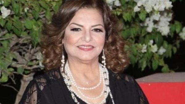 الفنانة عزة لبيب