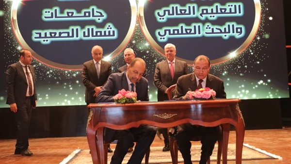 جانب من توقيع البروتوكول 