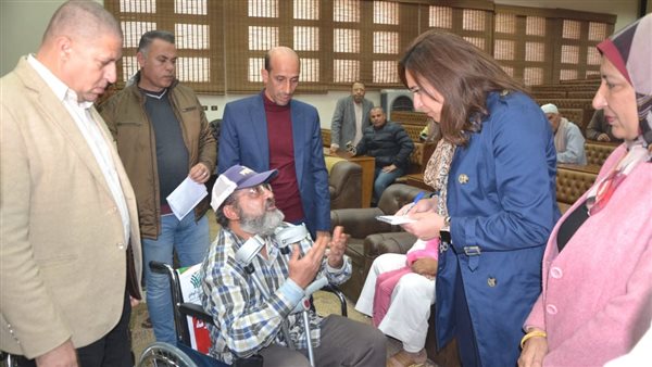 توزيع كراسي متحركة