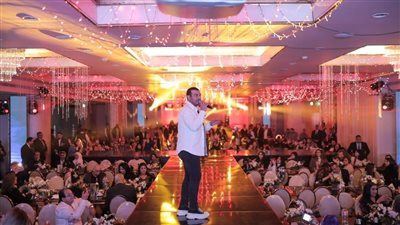 بالصور.. إيهاب توفيق يشعل سهرات ليلة رأس السنة ب 5 حفلات كاملة العدد