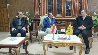 محافظ شمال سيناء يستقبل السفير الفلسطيني خلال زيارته إلى العريش