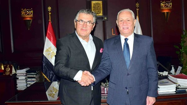 محافظ الأقصر يستقبل