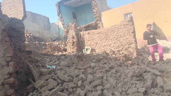 انهيار منزل مكون