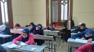 مع انتهاء أول أيام امتحانات التيرم الأول.. تعليم القاهرة تشدد على عدم اصطحاب التليفون المحمول داخل اللجان 