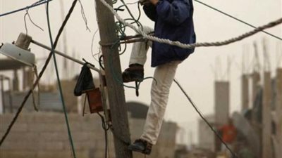 القبض على 5 متهمين بسرقة أعمدة الكهرباء بقنا