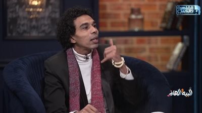 أحمد يونس شبيه محمد منير في البيه والهانم: تشبيهي بالكينج عطلني بالتمثيل