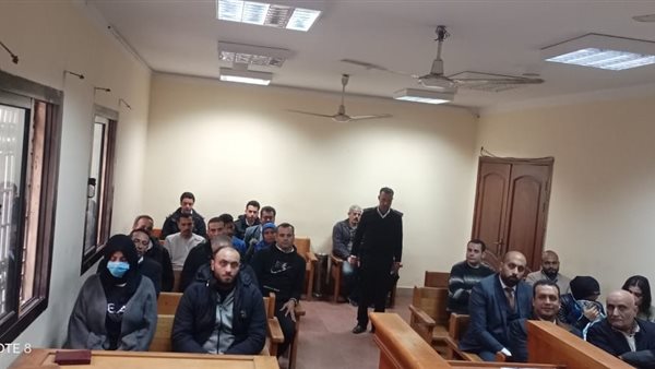 الراقصة حورية ترتدى