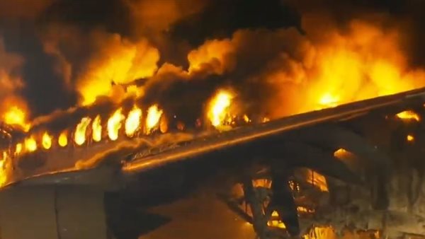 حريق طائرة اليابان