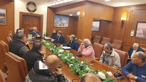 محافظ بورسعيد يلتقي