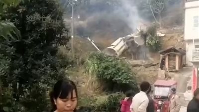 يحمل قمرا صناعيا.. حطام صاروخ يضرب الأرض ويثير ذعر المواطنين بالصين