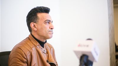 بيتنا انطفى.. سمسم شهاب ينهار لحظة الحديث عن زوجته الراحلة: لما بتوحشني بروحلها المقابر