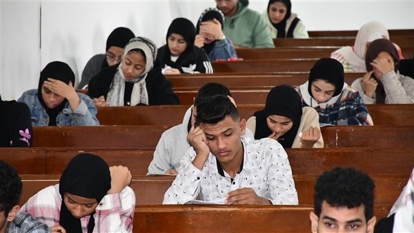 جانب من بدء الامتحانات