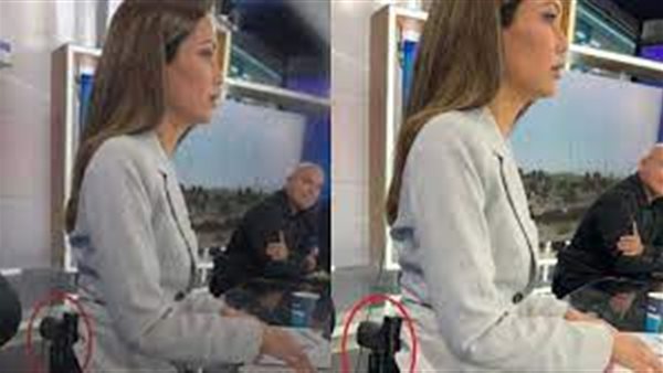 مذيعة إسرائيلية تحمل